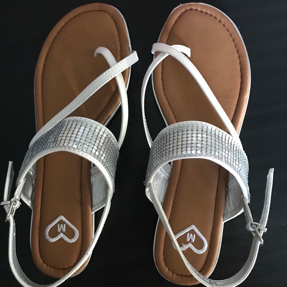 Madeline white with silver flat sandals 9.5 NIB